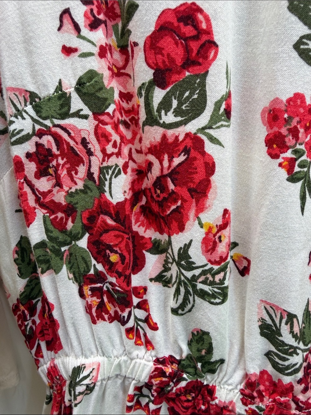 White Floral Mini Summer Date Night Dress Red Rose Print with Pockets 🌹 - Picture 2 of 5